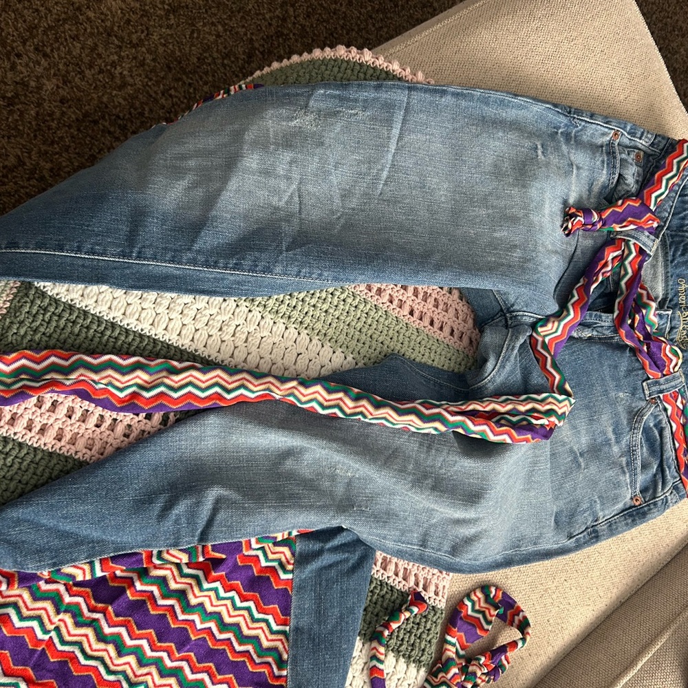 American Eagle Boyfriend 77 with Stylish Boho Flare & Multicolor Belt